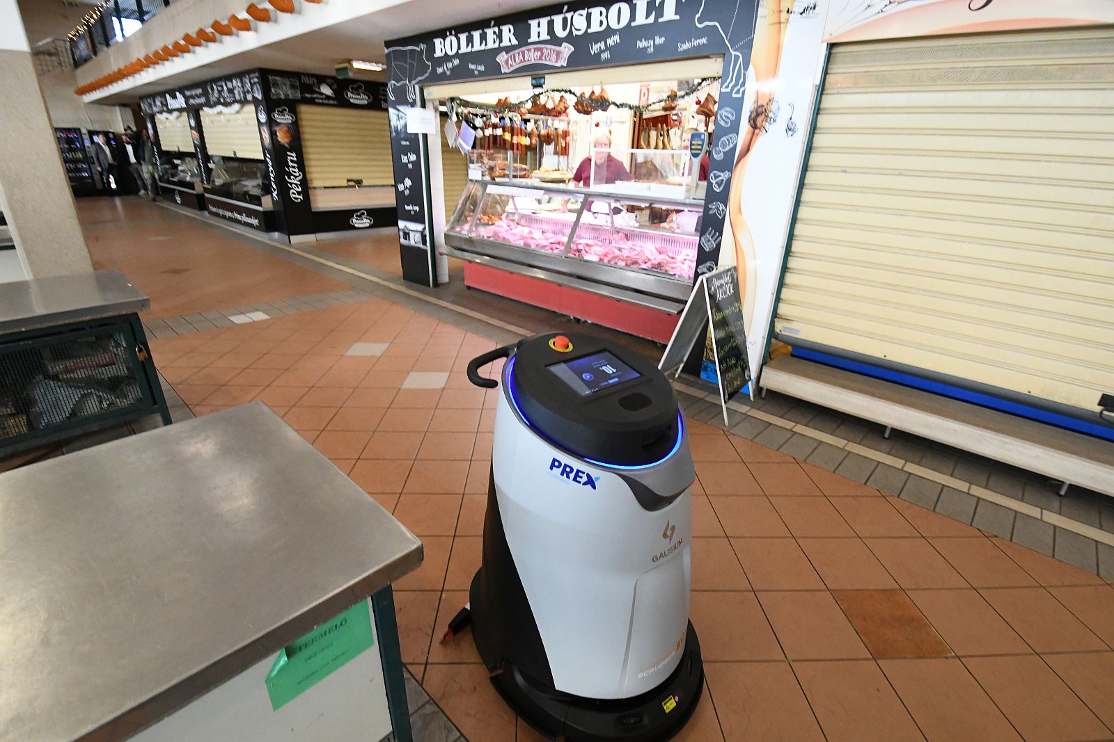 Takarító robot kezdett dolgozni a Városi Piacon